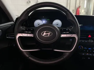 2025 Hyundai Elantra - image 19