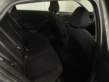 2025 Hyundai Elantra - image 16