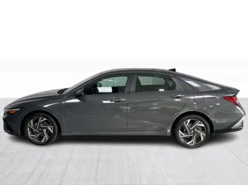 2025 Hyundai Elantra - image 11