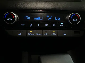 2025 Hyundai Elantra - image 24