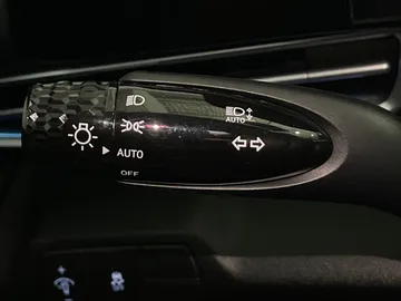 2025 Hyundai Elantra - image 20