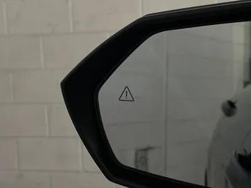 2025 Hyundai Elantra - image 21