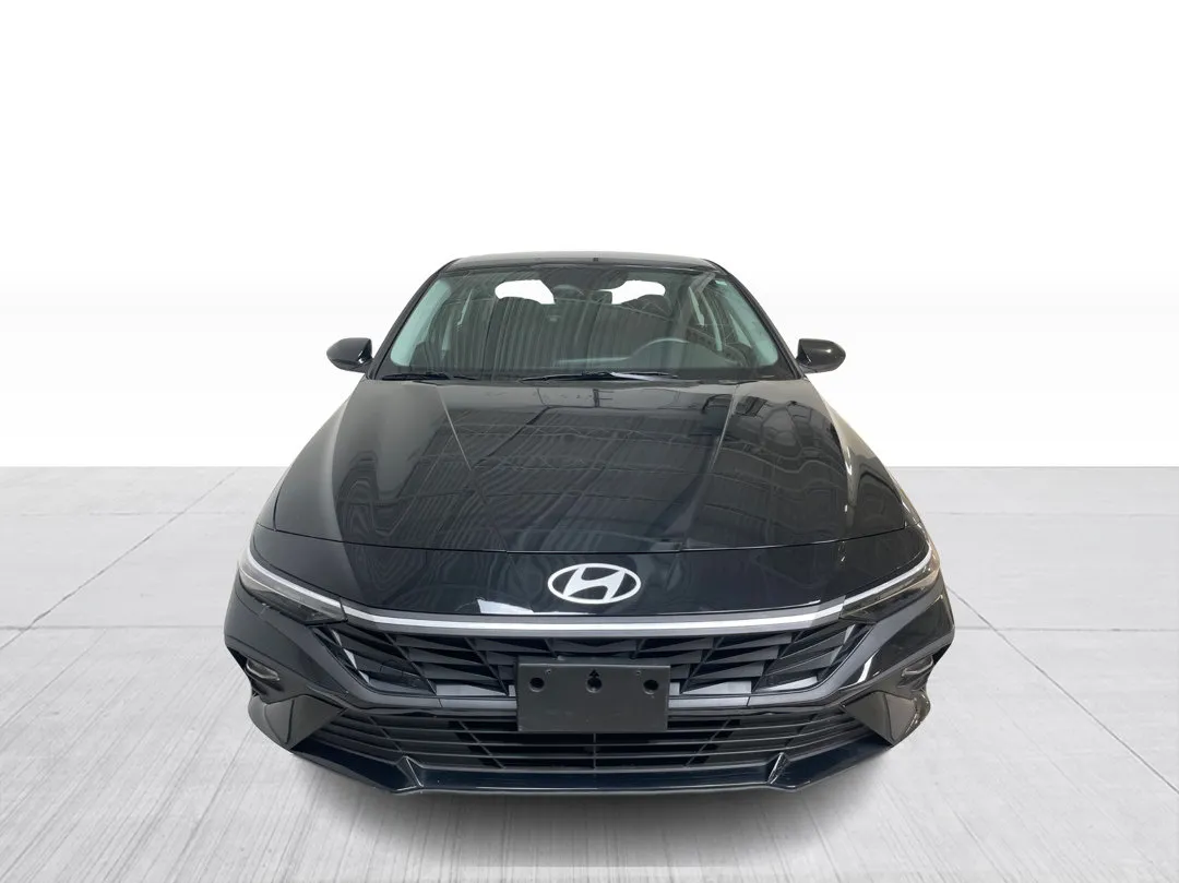 2025 Hyundai Elantra — photo 2