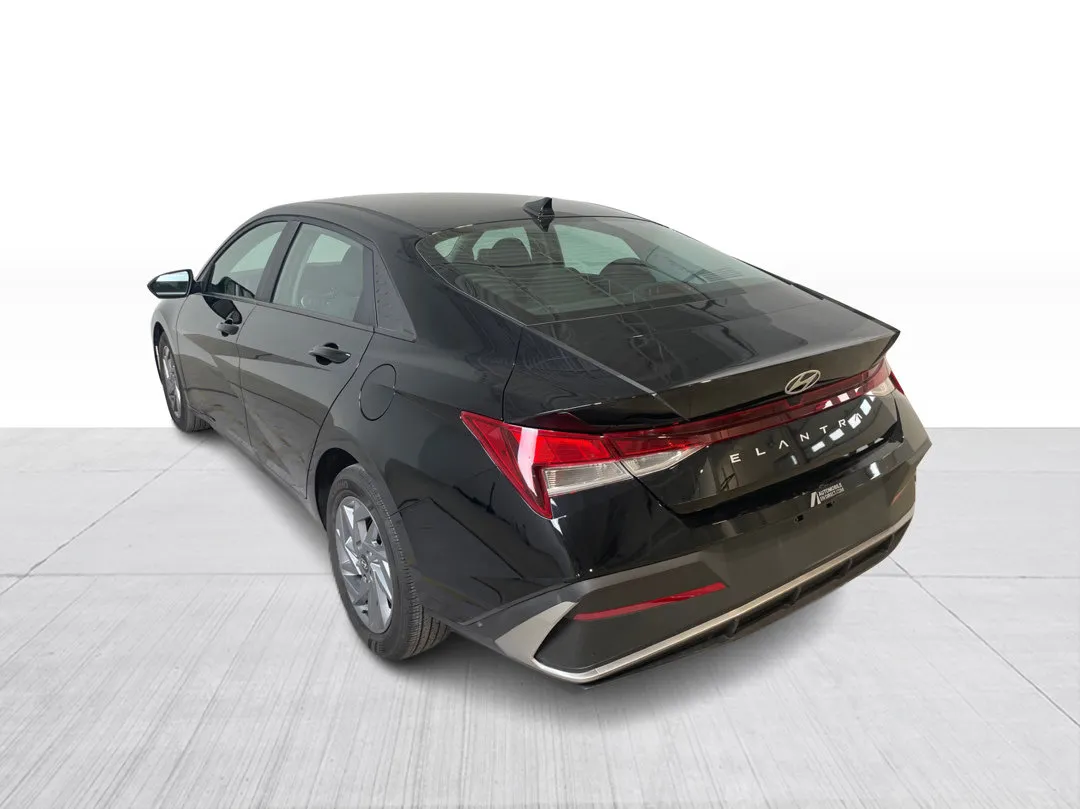 2025 Hyundai Elantra — photo 5