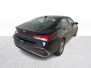 2025 Hyundai Elantra - image 8