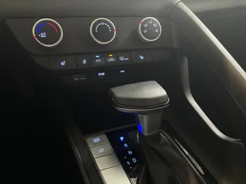 2025 Hyundai Elantra - image 22