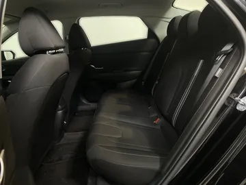 2025 Hyundai Elantra - image 11
