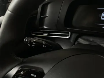 2025 Hyundai Elantra - image 15