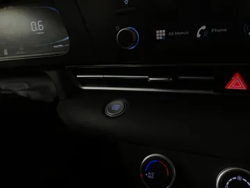 2025 Hyundai Elantra - image 23