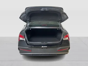 2025 Hyundai Elantra - image 12