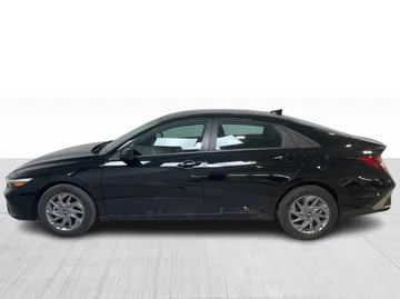 2025 Hyundai Elantra - image 4