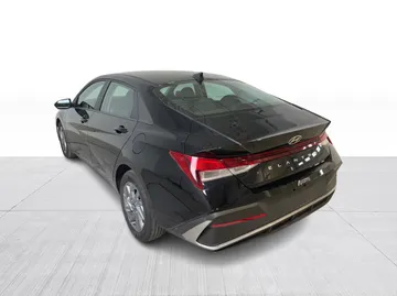 2025 Hyundai Elantra - image 6