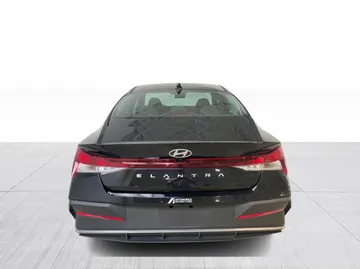 2025 Hyundai Elantra - image 7