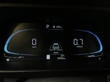 2025 Hyundai Elantra - image 13