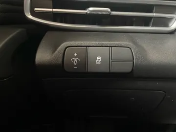 2025 Hyundai Elantra - image 27