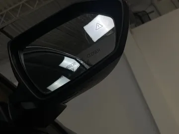 2025 Hyundai Elantra - image 18