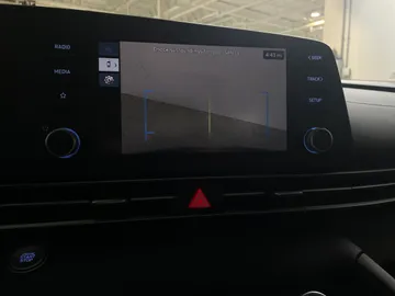 2025 Hyundai Elantra - image 21
