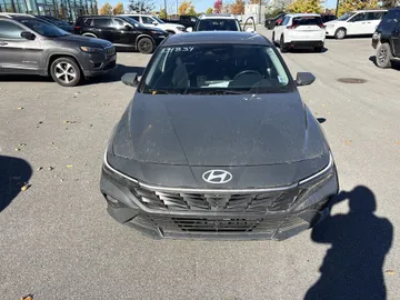 2025 Hyundai Elantra - image 2