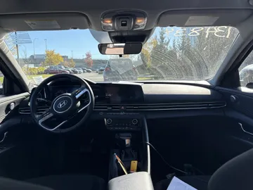 2025 Hyundai Elantra - image 8