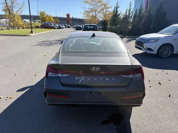 2025 Hyundai Elantra - image 6