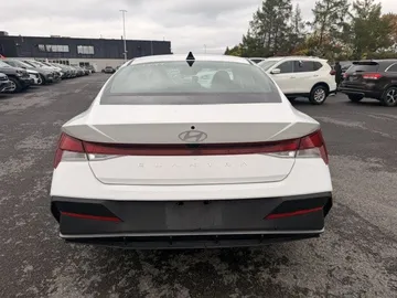 2025 Hyundai Elantra - image 6