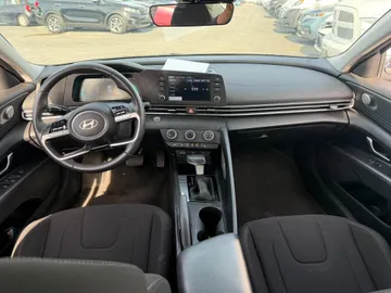 2025 Hyundai Elantra - image 9