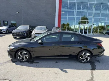 2025 Hyundai Elantra - image 4