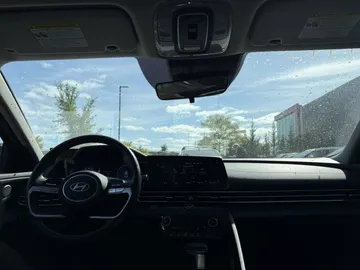 2025 Hyundai Elantra - image 7