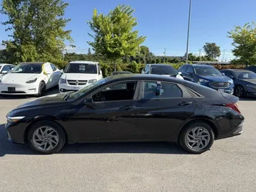 2025 Hyundai Elantra - image 4