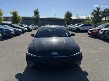 2025 Hyundai Elantra - image 2