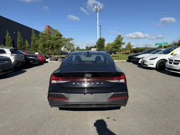 2025 Hyundai Elantra - image 6