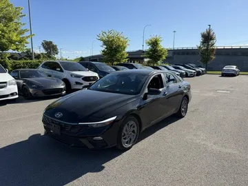 2025 Hyundai Elantra - image 3