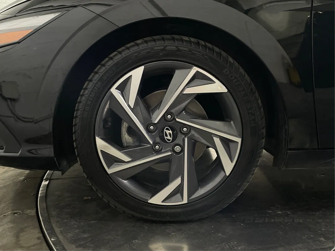 2025 Hyundai Elantra — photo 6