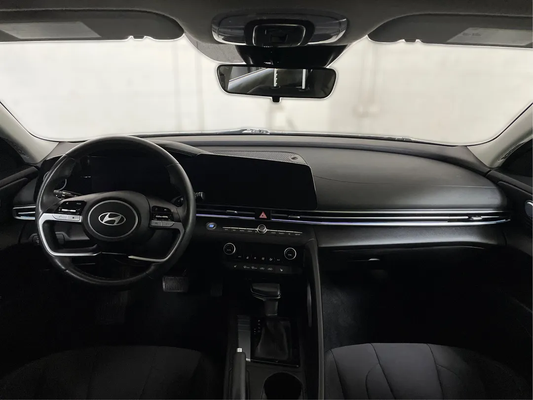 2025 Hyundai Elantra — photo 4