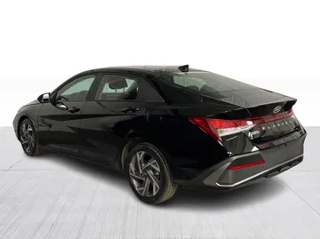 2025 Hyundai Elantra - image 12