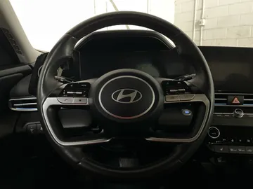 2025 Hyundai Elantra - image 18
