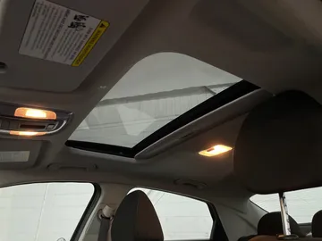 2025 Hyundai Elantra - image 6