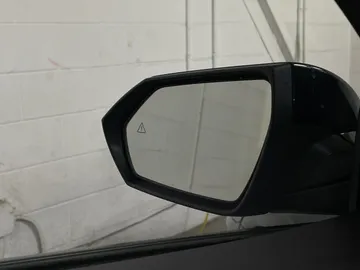 2025 Hyundai Elantra - image 19