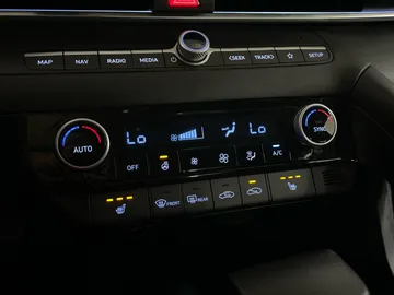 2025 Hyundai Elantra - image 22