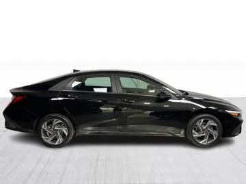 2025 Hyundai Elantra - image 2