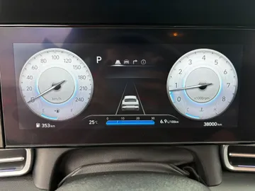 2025 Hyundai Elantra - image 7