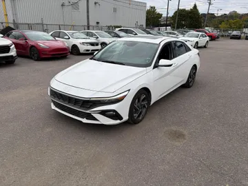 2025 Hyundai Elantra - image 3