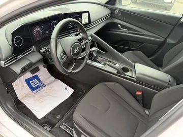 2025 Hyundai Elantra - image 8