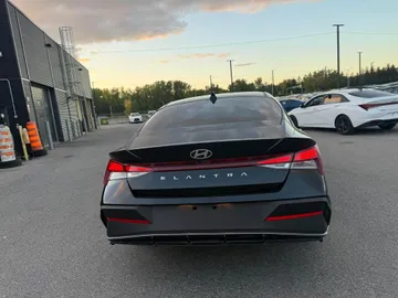 2025 Hyundai Elantra - image 4