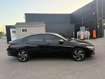 2025 Hyundai Elantra - image 6