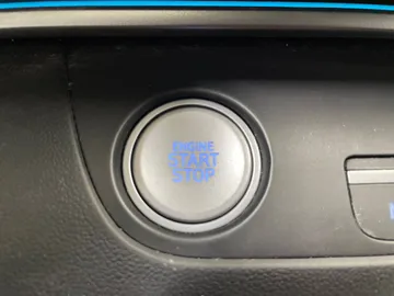2025 Hyundai Elantra - image 24