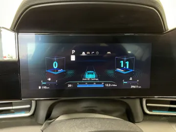2025 Hyundai Elantra - image 18