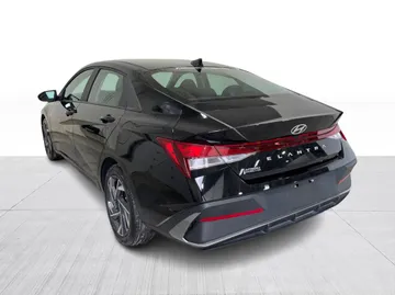 2025 Hyundai Elantra - image 12