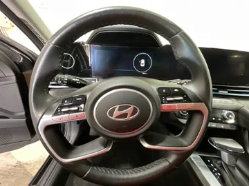 2025 Hyundai Elantra - image 23