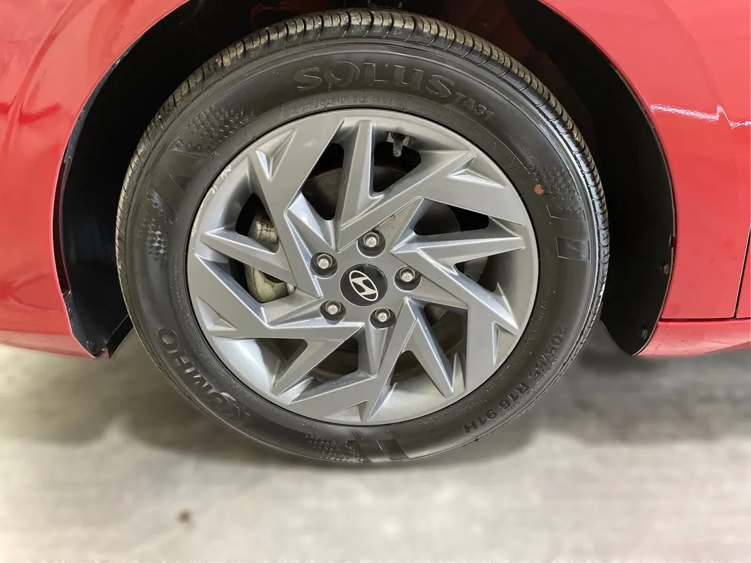 2025 Hyundai Elantra — photo 5